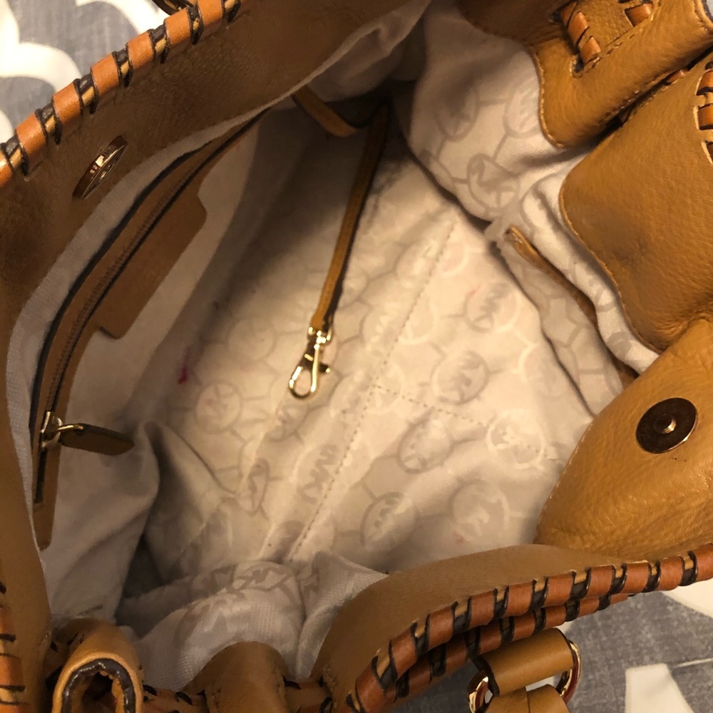 Michael Kors Small Classic Hamilton Bag - Picture 2 of 2